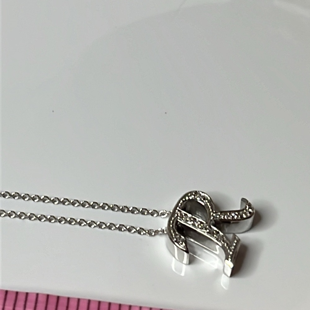 14k WHITE GOLD & DIAMOND  “R” INTIAL NECKLACE - Picture 7 of 8